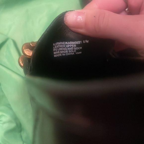 Steve Madden women’s size 6.5 black oxford loafer with gold chain detail EUC - Picture 6 of 6